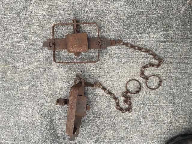 (2) Large old Blake and Lamb STEEL TRAPS for Beaver, Otter, and Coyote - 3
