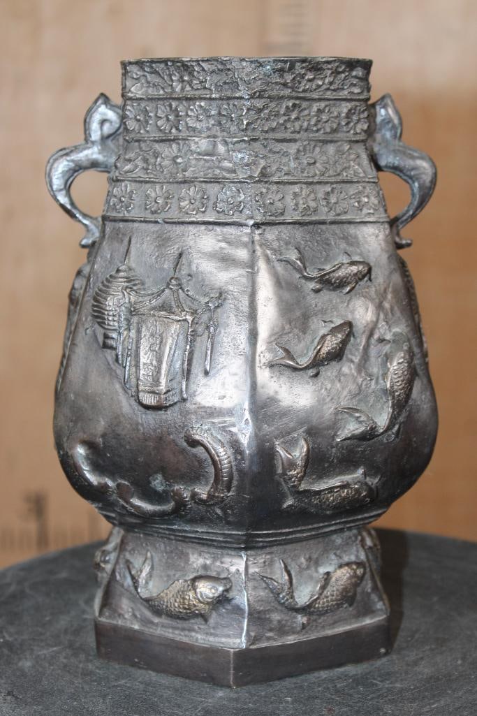 Bronze Hexagonal Vase or Urn Sculpture after 19th Century Qing Dynasty Designs - 4