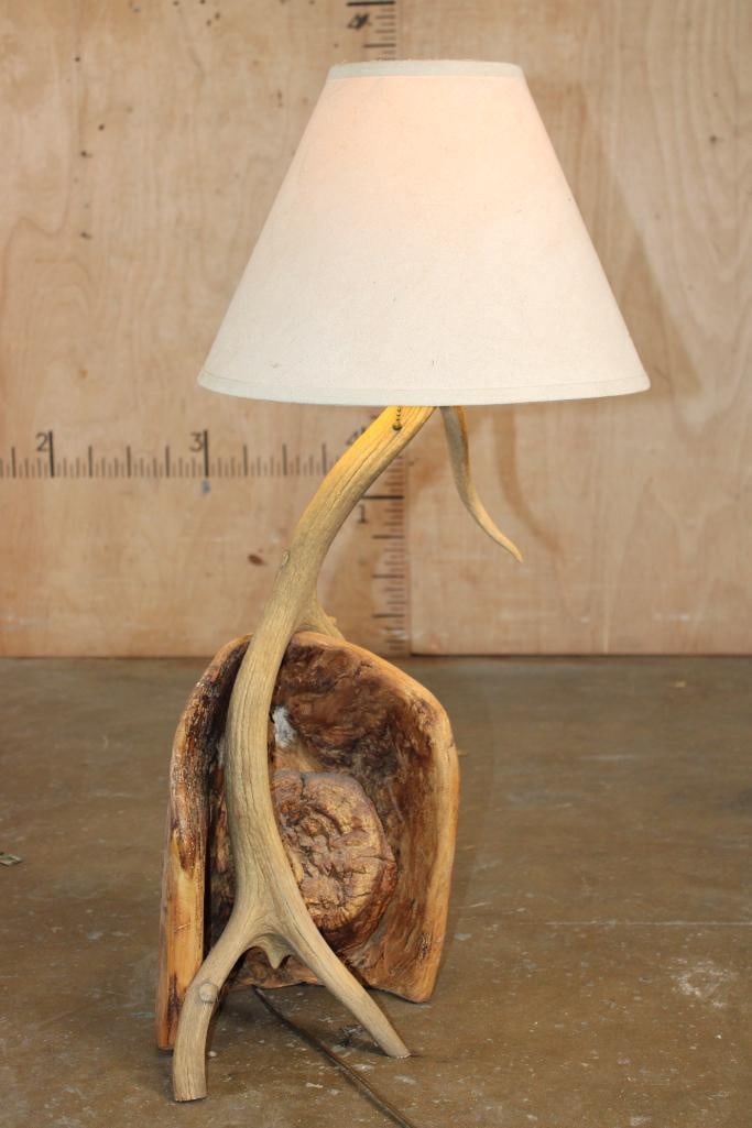 STAG Antler and Wood LAMP with a Shade: STAG Antler and Wood LAMP with a Shade. It measures 33" Tall x 15" Wide and is in Working Condition. TAXIDERMY LAMPS 