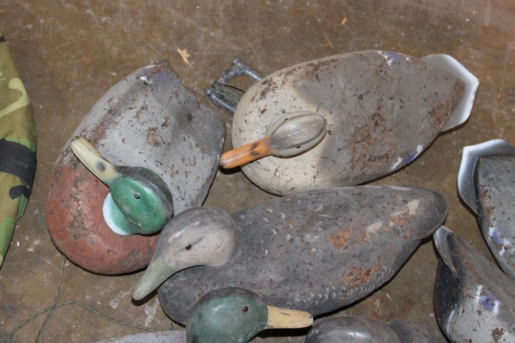 (12) Cork Duck Hunting DECOYS with a Big Camouflage Bag - 2
