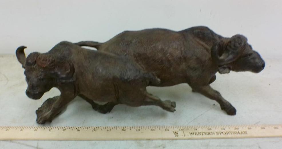 Hand-carved Wood CAPE BUFFALO Sculpture - 4