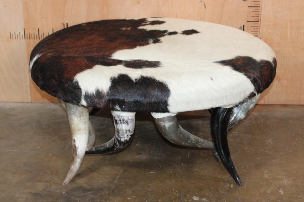 Rustic Tri-color COWHIDE Table or Ottoman with Polished Cow Horn Legs: Very Nice and sturdy Tri-color COWHIDE Table or Ottoman with Polished Cow Horn Legs. It measures 40.5" Long x 40.5" Wide x 19" Tall. The Next Lot is the matching Bench Seat. TAXIDERMY FURNITURE 