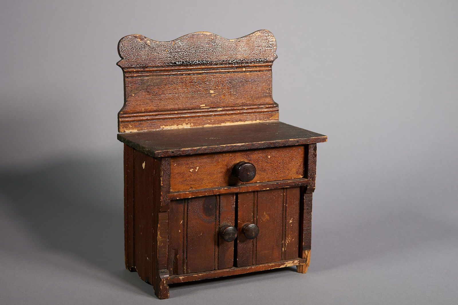 Tiny doll dresser. (1 of 2)