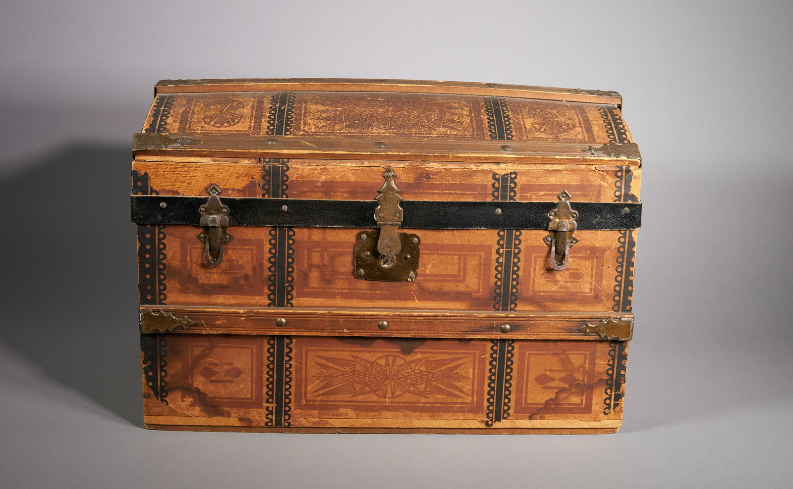 Miniature humpback doll trunk. (1 of 5)