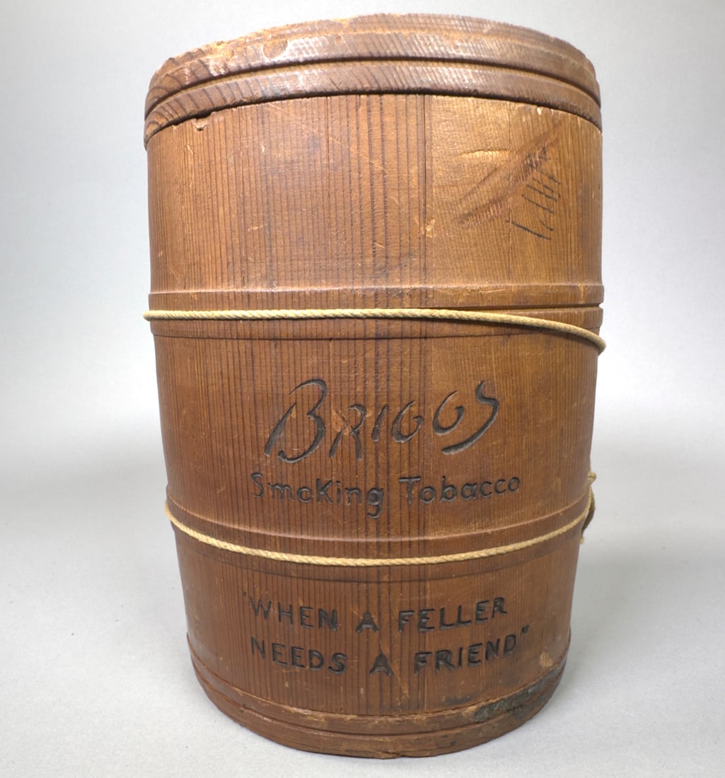 Briggs Smoking Tobacco Barrel Wood with Lid: Briggs Smoking Tobacco Barrel Wood with Lid Wear appropriate for its age.