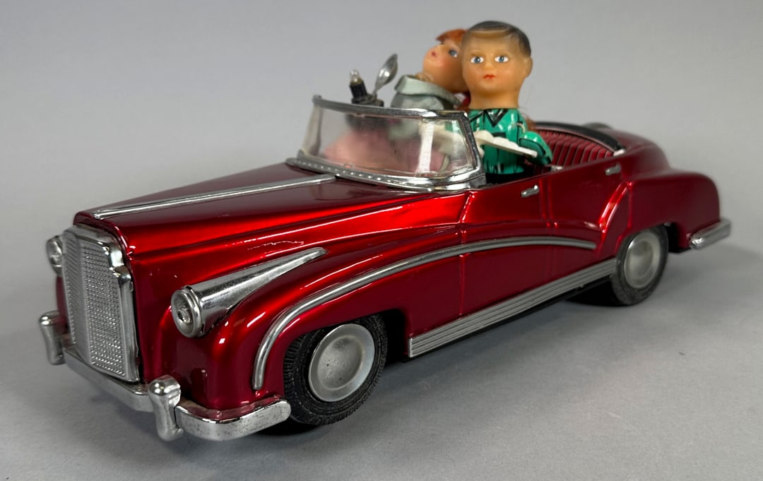 Vintage battery-operated "Photoing on Car" tin toy from China: Vintage battery-operated "Photoing on Car" tin toy from China Wear appropriate for its age.