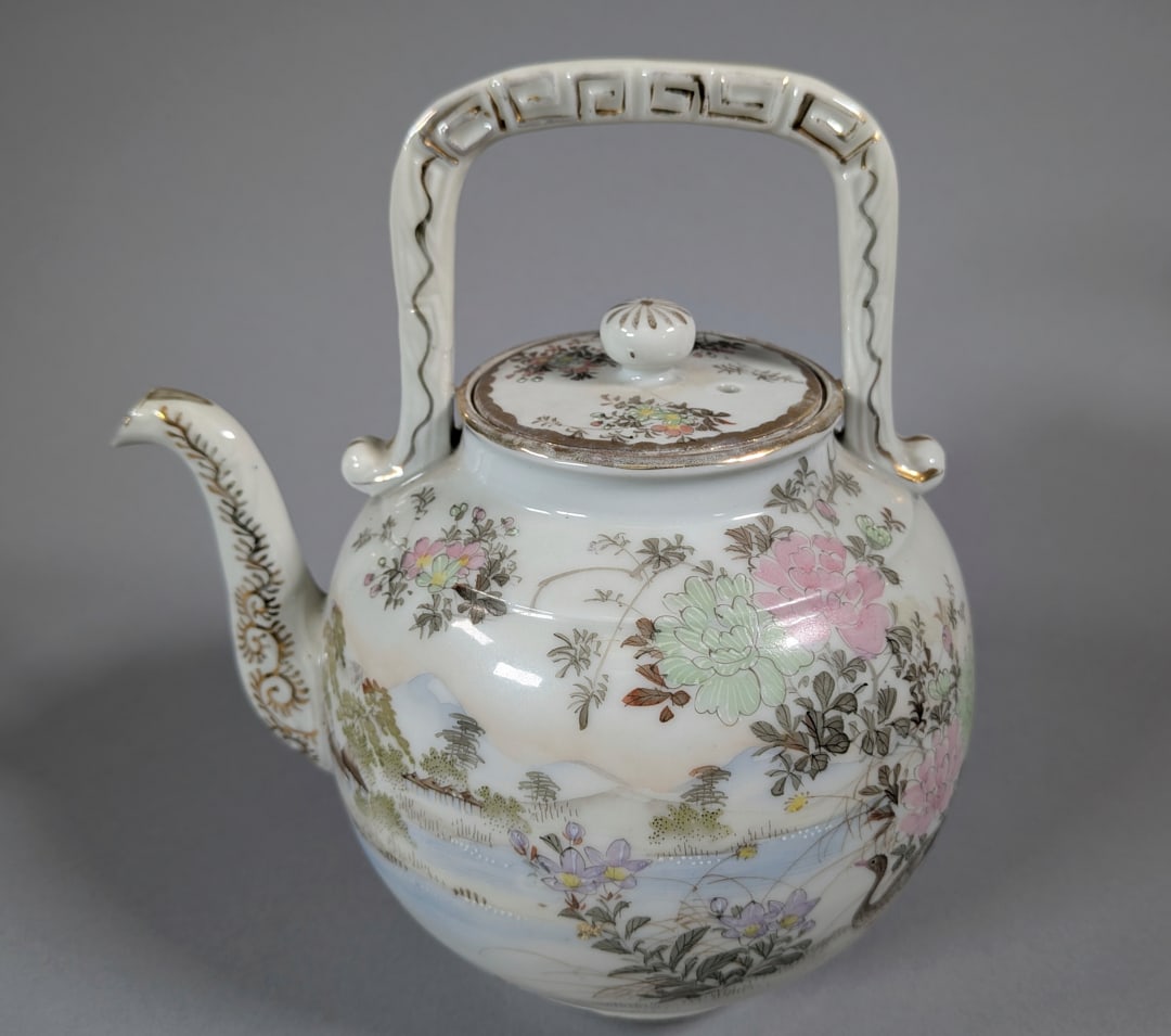 Japanese Teapot Chrysanthemum Pattern (1 of 2)