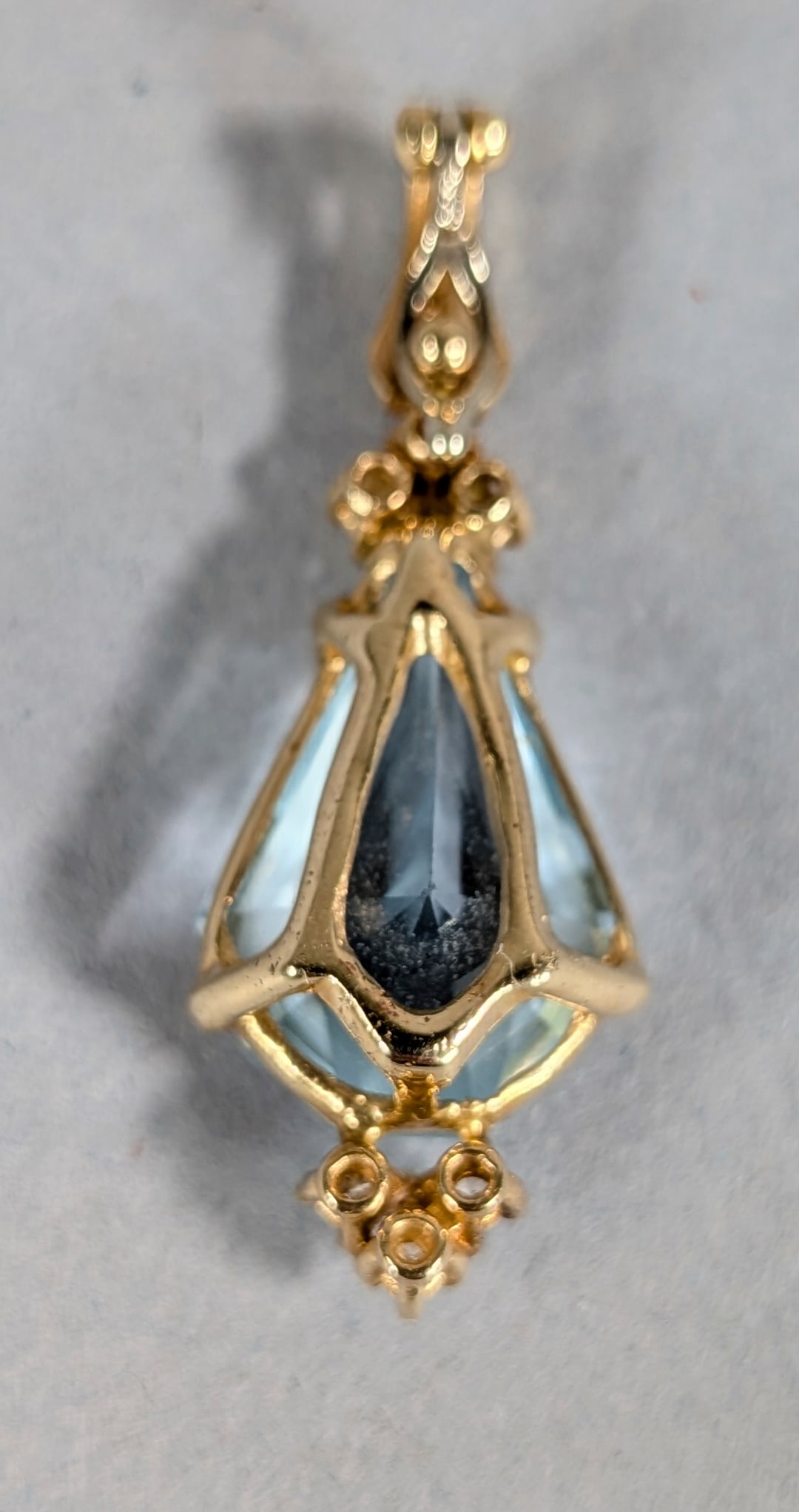 14kt Aquamarine Diamond Pendant: 14kt Aquamarine Diamond Pendant.
