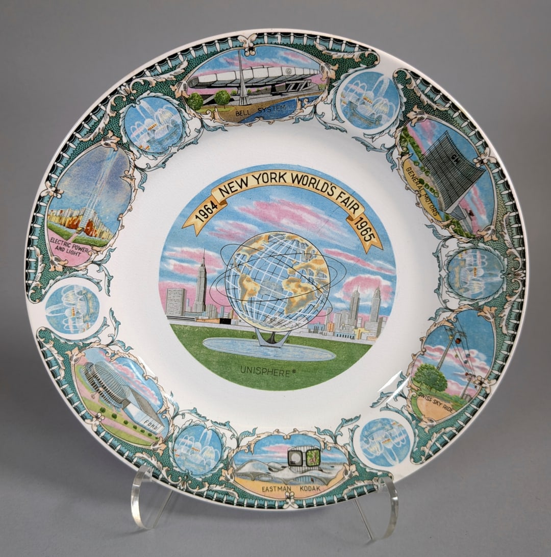 1964 1965 New York Worlds Fair Unisphere Plate: 1964 1965 New York Worlds Fair Unisphere Plate.