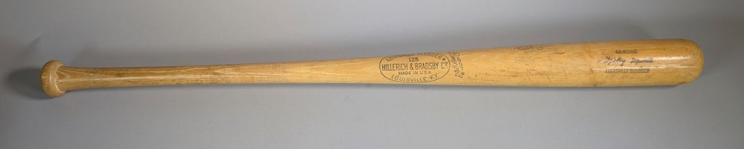 Louisville Slugger 125 Powerized Mickey Mantle Wood Bat: Louisville Slugger 125 Powerized Mickey Mantle Issue Wood Bat.