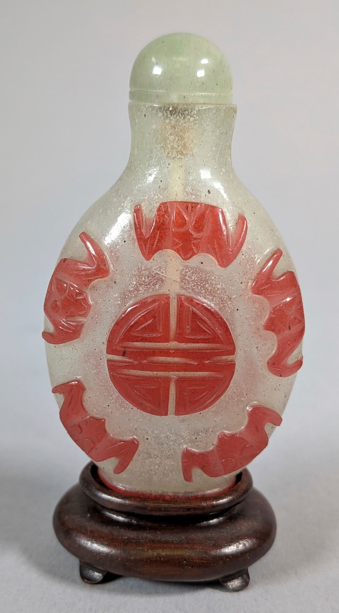 Snuff Bottle With Red Glass Overlay Chinese Bats Design: Snuff Bottle With Red Glass Overlay Chinese Bats Design.