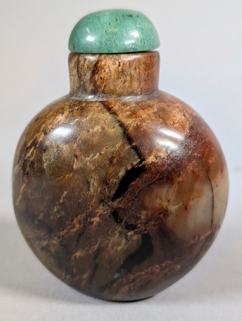 Agate Snuff Bottle: Agate Snuff Bottle.