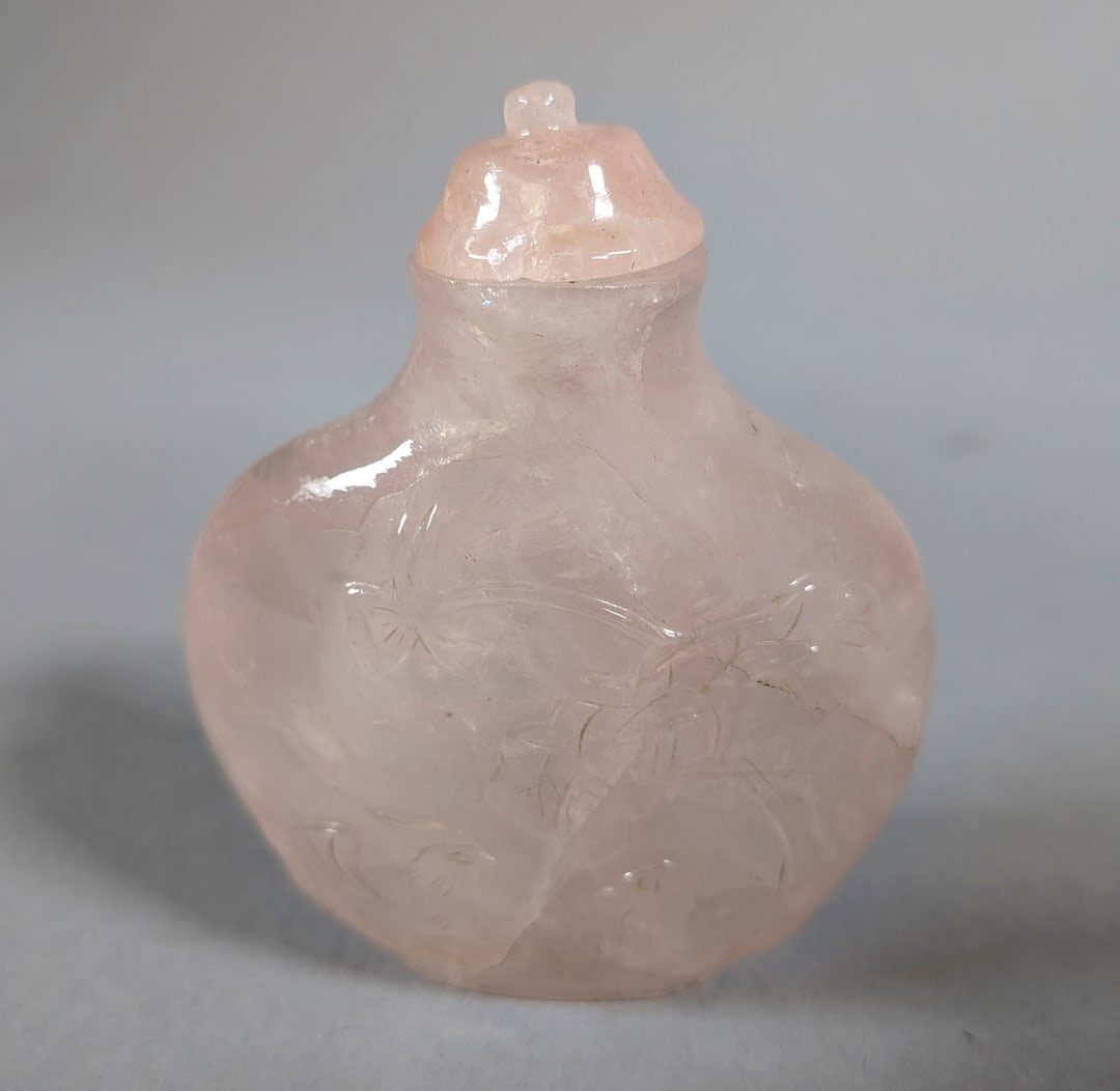 Chinese Snuff Bottle Rose Quartz: Chinese Snuff Bottle Rose Quartz.