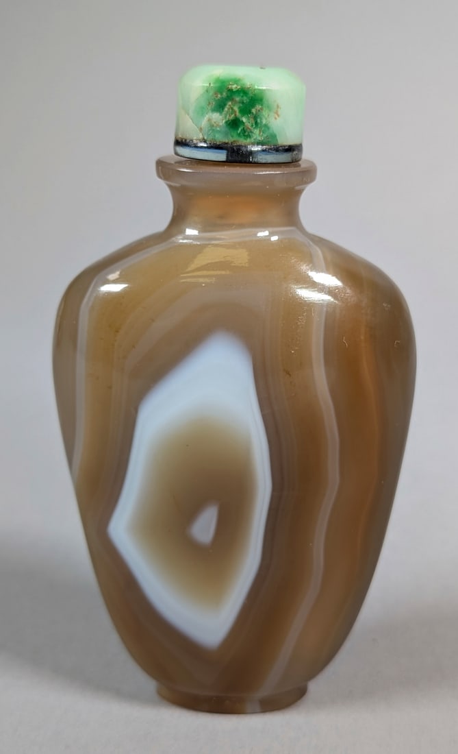 Chinese Snuff Bottle Agate: Chinese Snuff Bottle Agate.