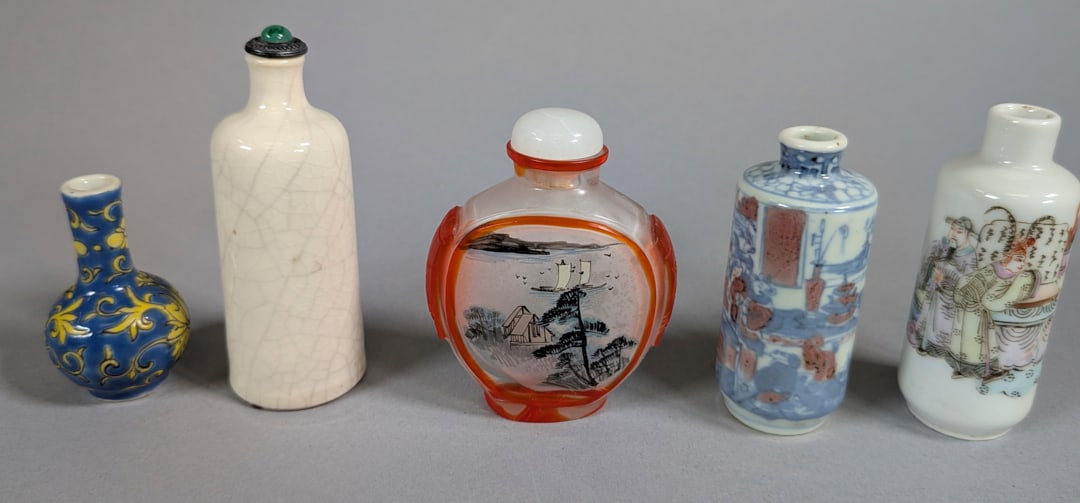 Collection Snuff Bottles Porcelain: Collection Snuff Bottles Porcelain.
