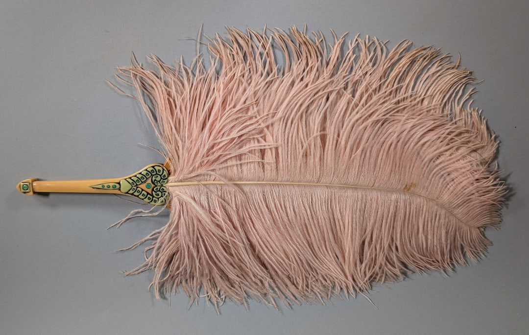 Pink Marabou Feather Art Deco Vaudeville Fan Bakelite (1 of 4)