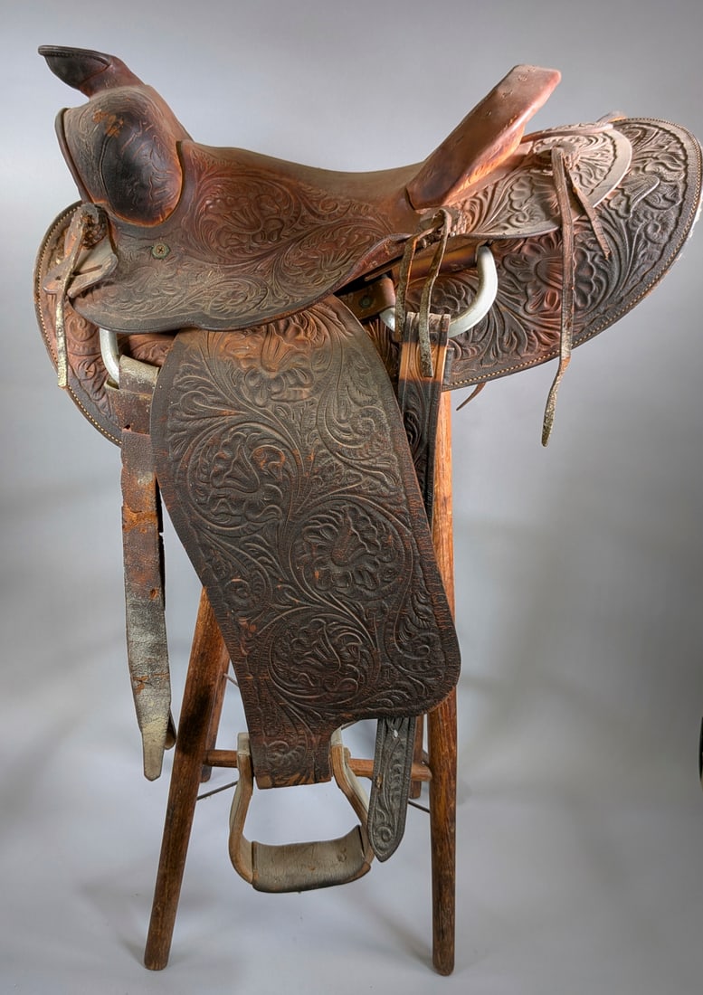 Stelzig Houston Saddle Hand Tooled Weathered Western Saddle (1 of 7)