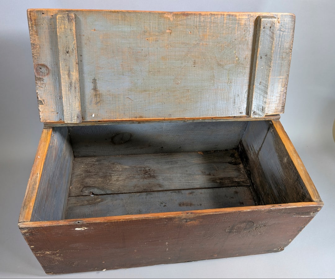 Antique Painted Hinged Box (1 of 3)