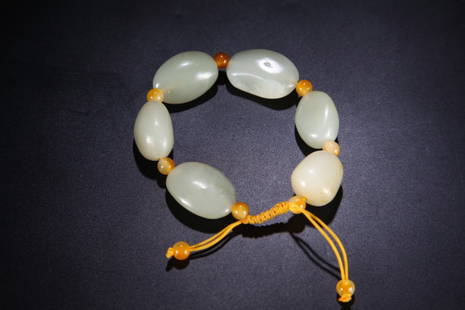 A Chinese He Tian Jade Hand String: A Chinese He Tian Jade Hand String, Qing Dynasty, Size: 2.6*1.7cm, Weight: 50.2g.