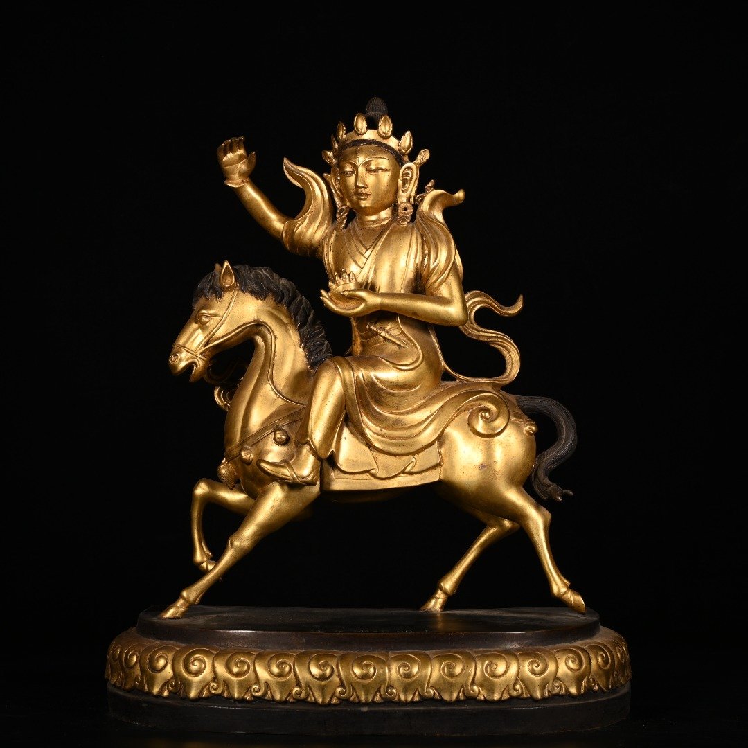 A Large Chinese Gilted Bronze Buddha (1 of 8)