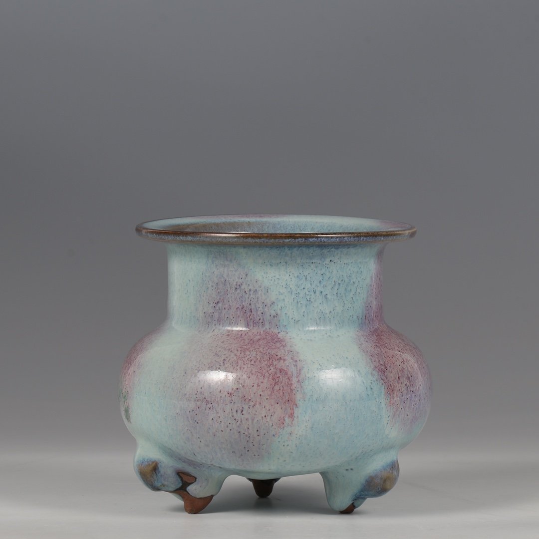 A Chinese Jun Kiln Porcelain Tripod Burner (1 of 9)