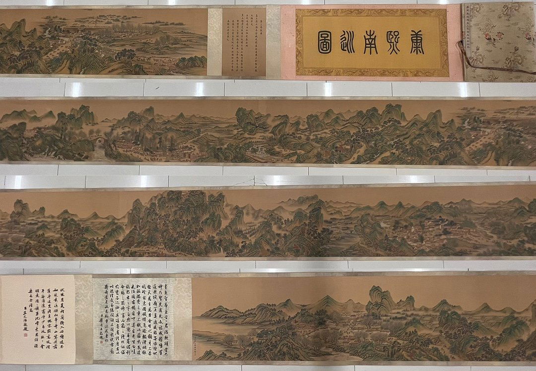 A Hand Scroll Landscape Painting, Wang Hui, Yang JIn, Qing Dynasty: 47.0*950.0cm.
