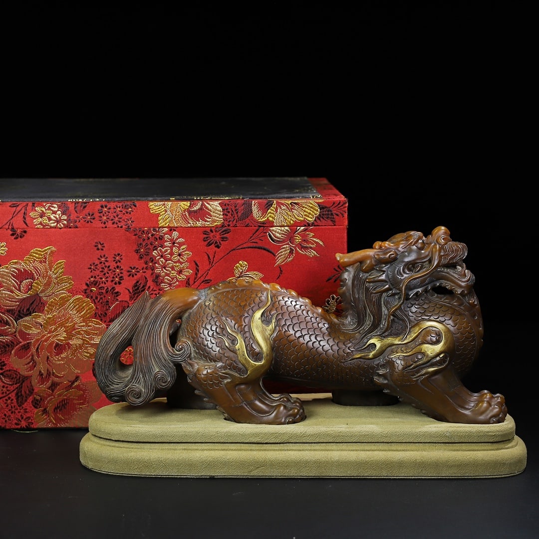 A Qing Shang Shan Stone Qi Lin: A Qing Shang Shan Stone Qi Lin, H 15cm, L 33cm.