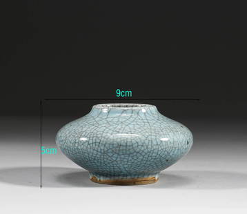 In the Qing Dynasty, Ge Yao water pots: H:5cmï¼ŒW:9cm,Weight:151g