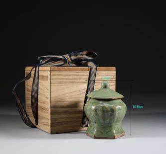 Song Dynasty, Longquan kiln, pot: H:10.5cmï¼ŒW:7.5cm,Weight:268g