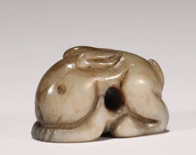 A Jade rabbit from the Qing Dynasty: H:2.5cm W:4cm wt:41g