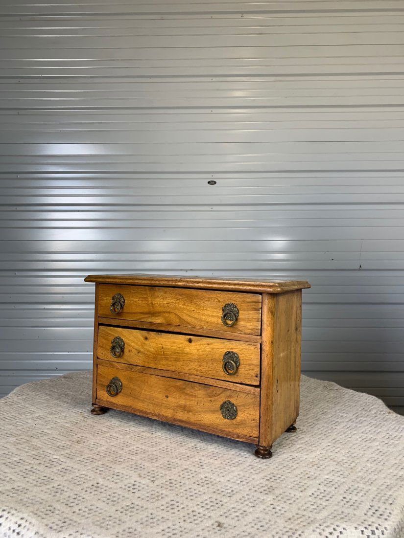 Pine Salesman's Sample 3 Drawer Chest (1 of 8)