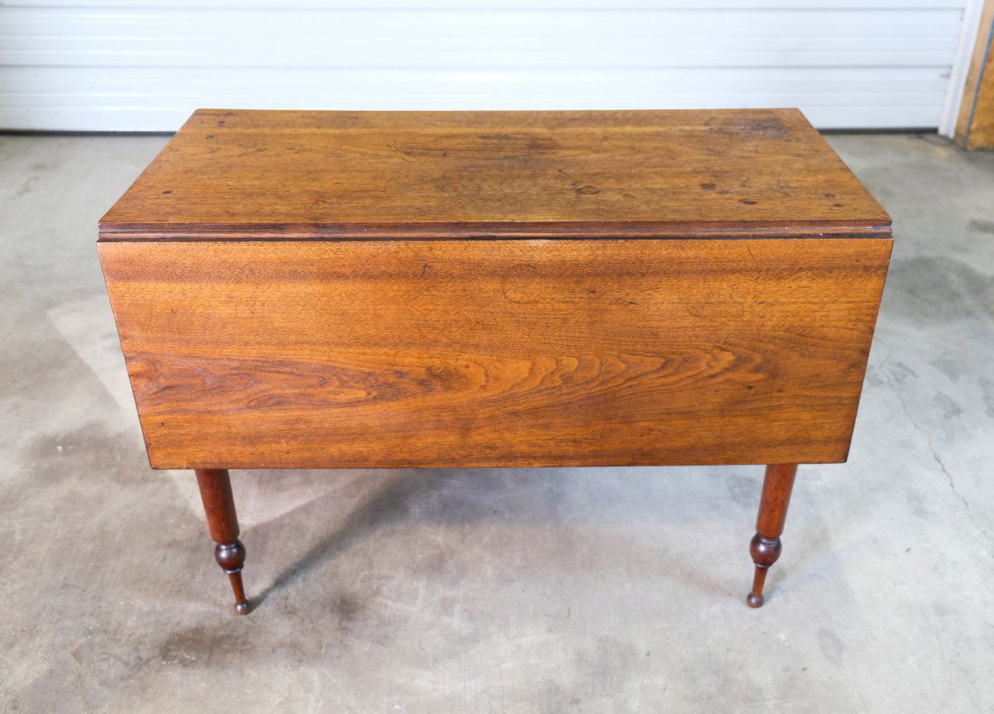 19th Century Central Virginia Walnut Breakfast Table on Turned Legs (1 of 14)