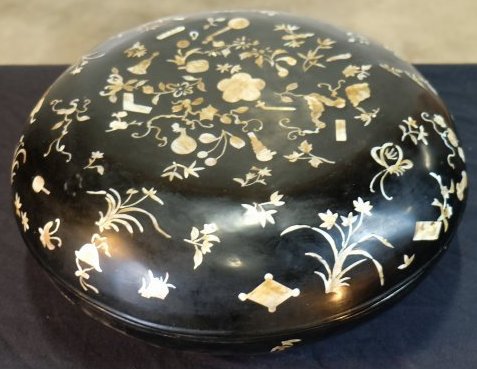 Chinese or Japanese Circular Inlaid Lacquered Box (1 of 8)