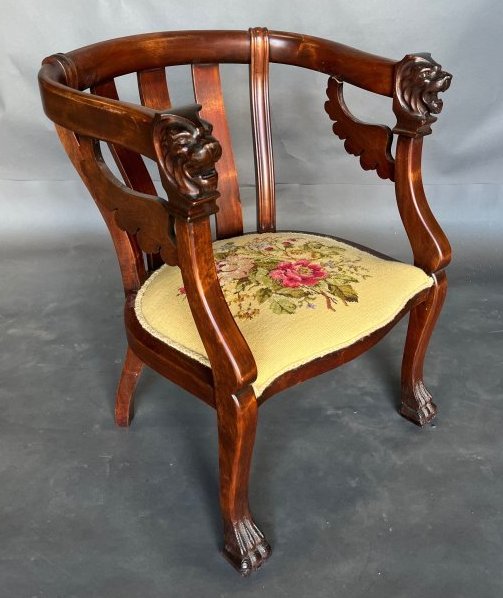 Antique Victorian Lions Head Throne Chair: Antique Victorian Lions Head Throne Chair33.5 h x 27 w x 25 d