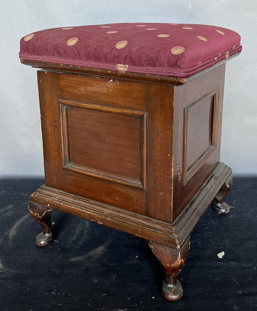 Georgian Style Upholstered Stool Form Cellarette or Jardiniere (1 of 6)