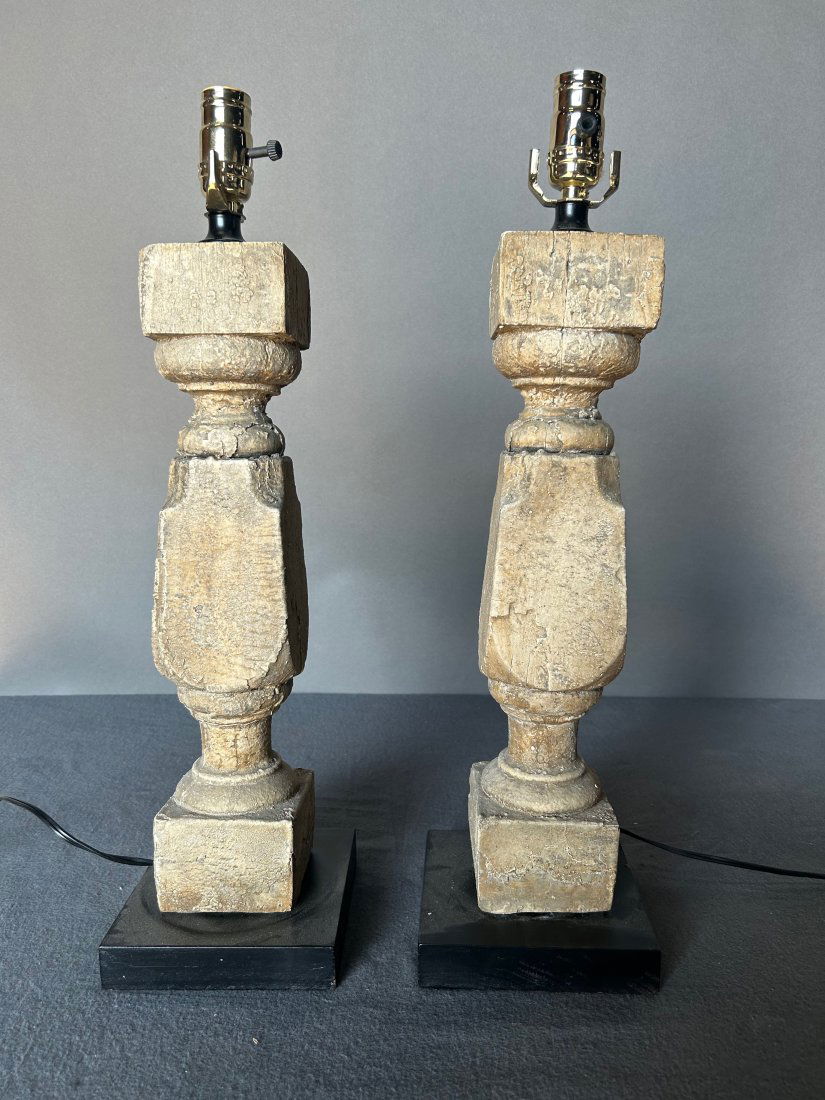 Pair of column form lamps (1 of 3)