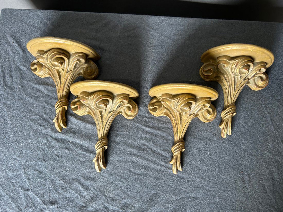 2 pairs of decorative brackets (1 of 3)