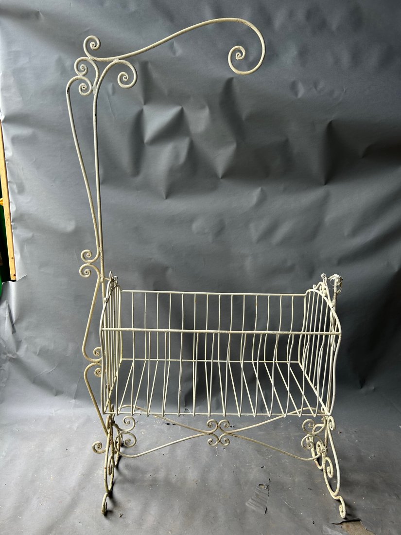 19th- early 20th Century Bassinet: 19th- early 20th Century Bassinet