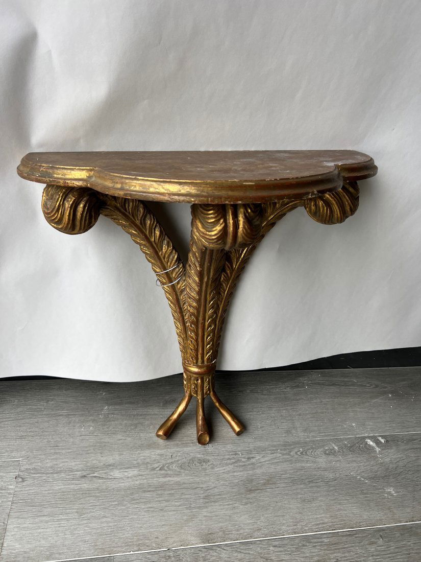 Large Decorative Gold Gilt Shelf Bracket with Feather Plume Motif: Large Decorative Gold Gilt Shelf Bracket with Feather Plume Motif