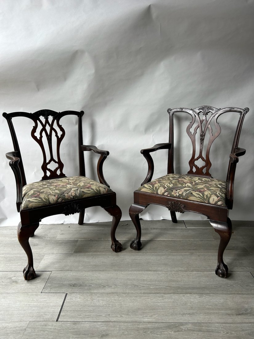 Pair of Mahogany Armchairs: Pair of Mahogany Armchairs