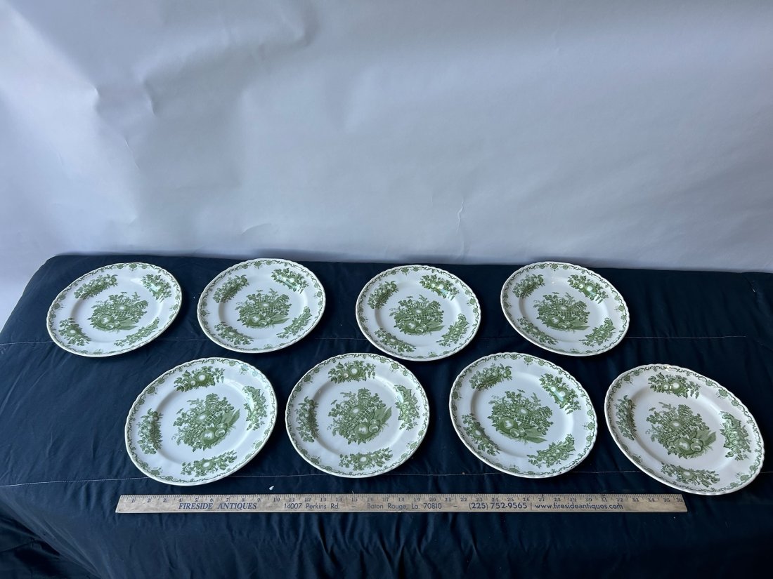 Set of 8 English Porcelain Plates: Set of 8 English Porcelain Plates