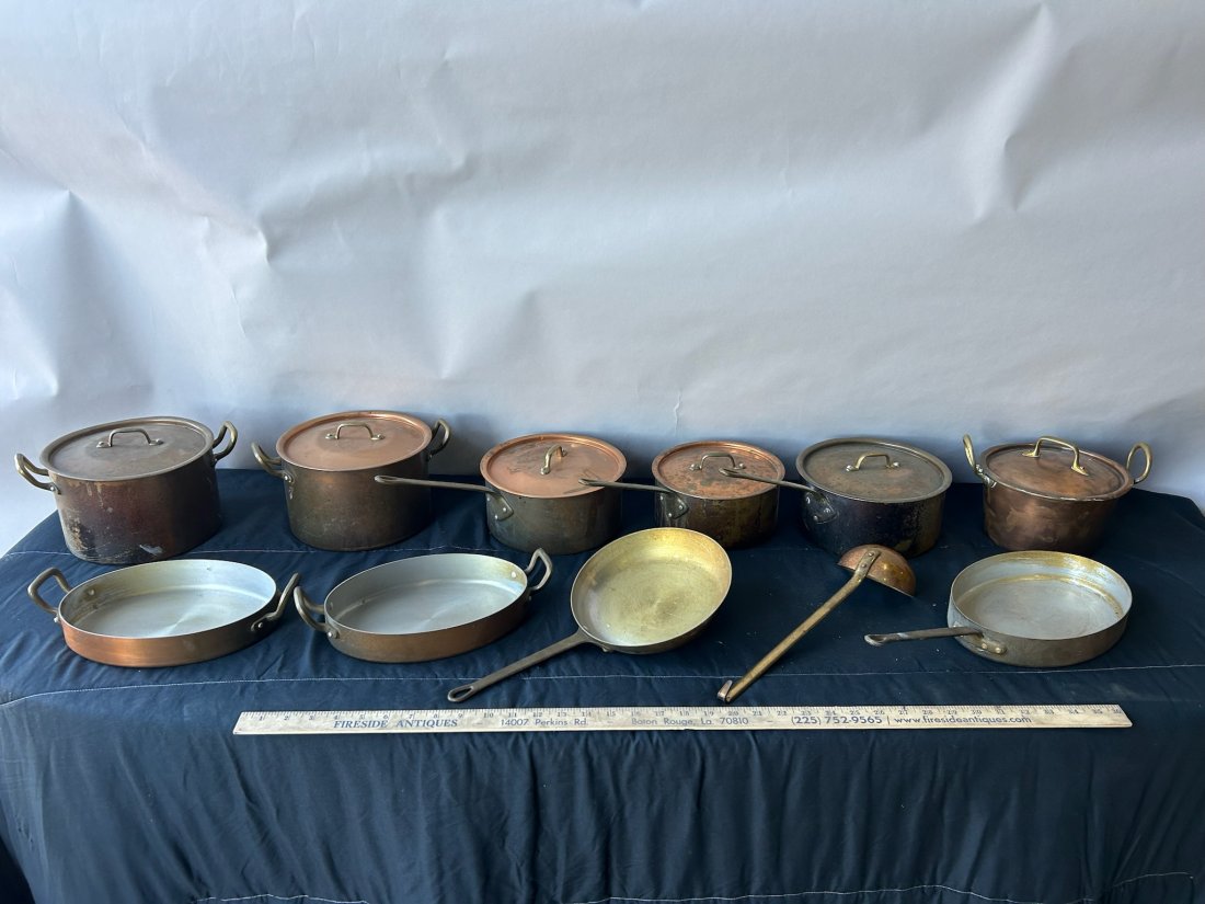 Grouping of antique or vintage copper pots and pans (1 of 6)