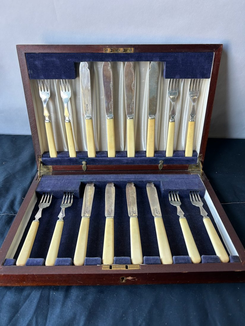 Set of 8 bone handled and sterling hallmarked silverware: Set of 8 bone handled and sterling hallmarked silverware