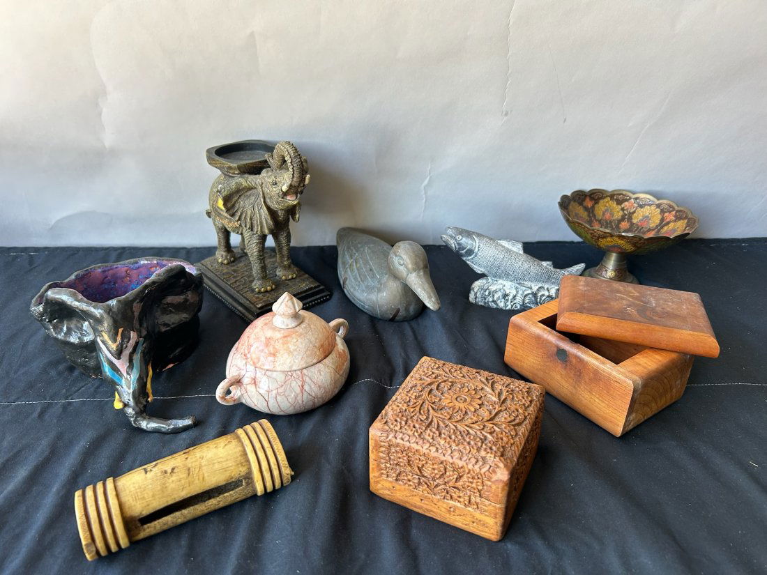 Grouping of assorted objects (1 of 13)