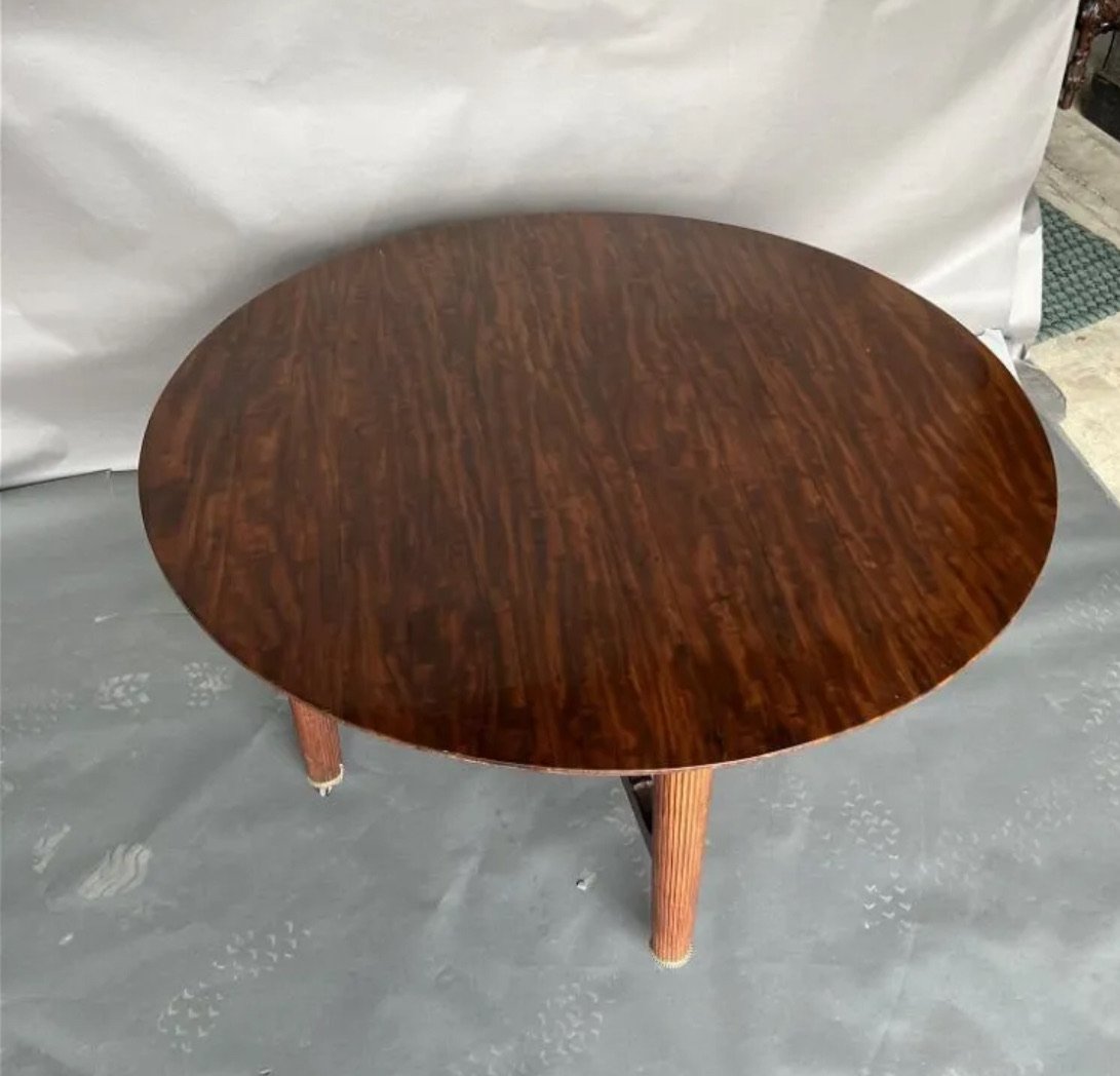 Gorgeous Antique Mahogany Table. (1 of 3)