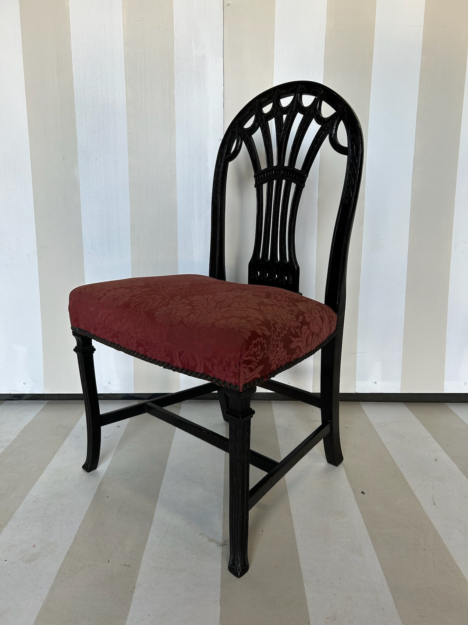 Finely carved 19th Century English Mahogany Chair: Finely carved 19th Century English Mahogany Chair