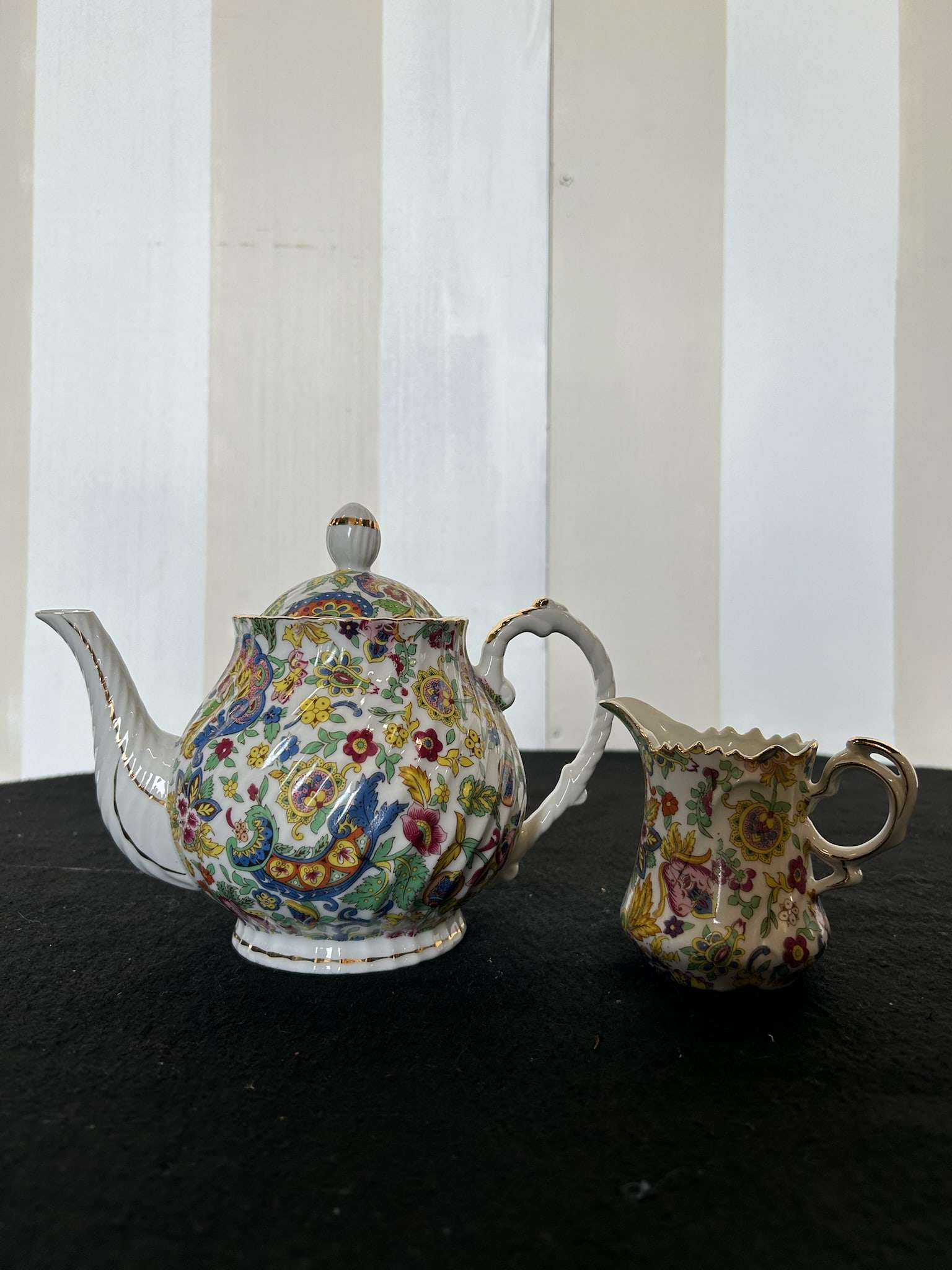 Porcelain coffee or tea service: Porcelain coffee or tea service