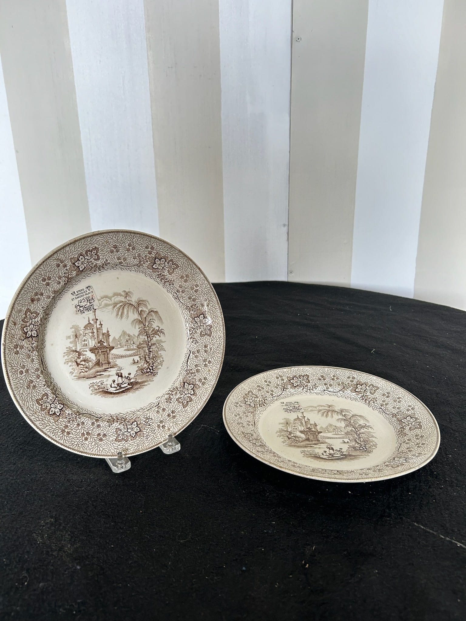 Set of 2 porcelain transferware plates: Set of 2 porcelain transferware plates