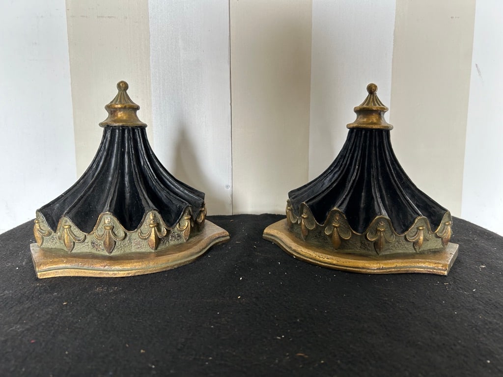 Pair of Vintage shelf brackets (1 of 9)