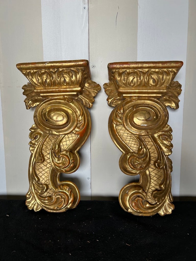 Great Pair of 19th Century Giltwood Brackets: Great Pair of 19th Century Giltwood Brackets